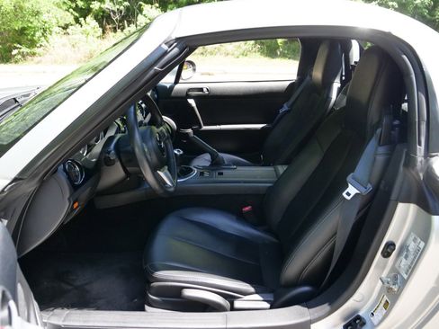 Used 2008 MAZDA MX-5 Miata Grand Touring w/ Premium Pkg RWD image 19