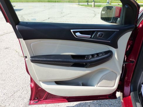 Used 2018 Ford Edge Titanium w/ Equipment Group 301A AWD/4WD image 21