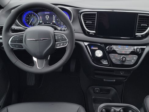 New 2026 Chrysler Voyager LX image 12