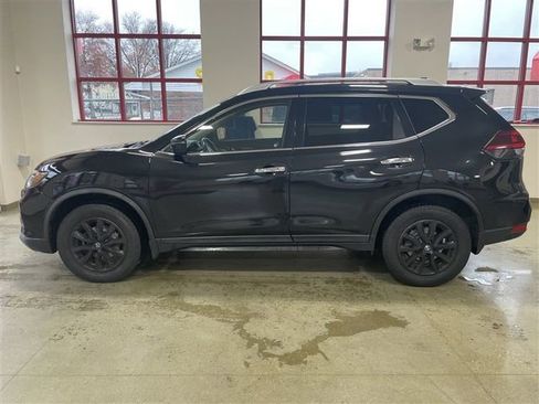 Used 2019 Nissan Rogue SV image 4