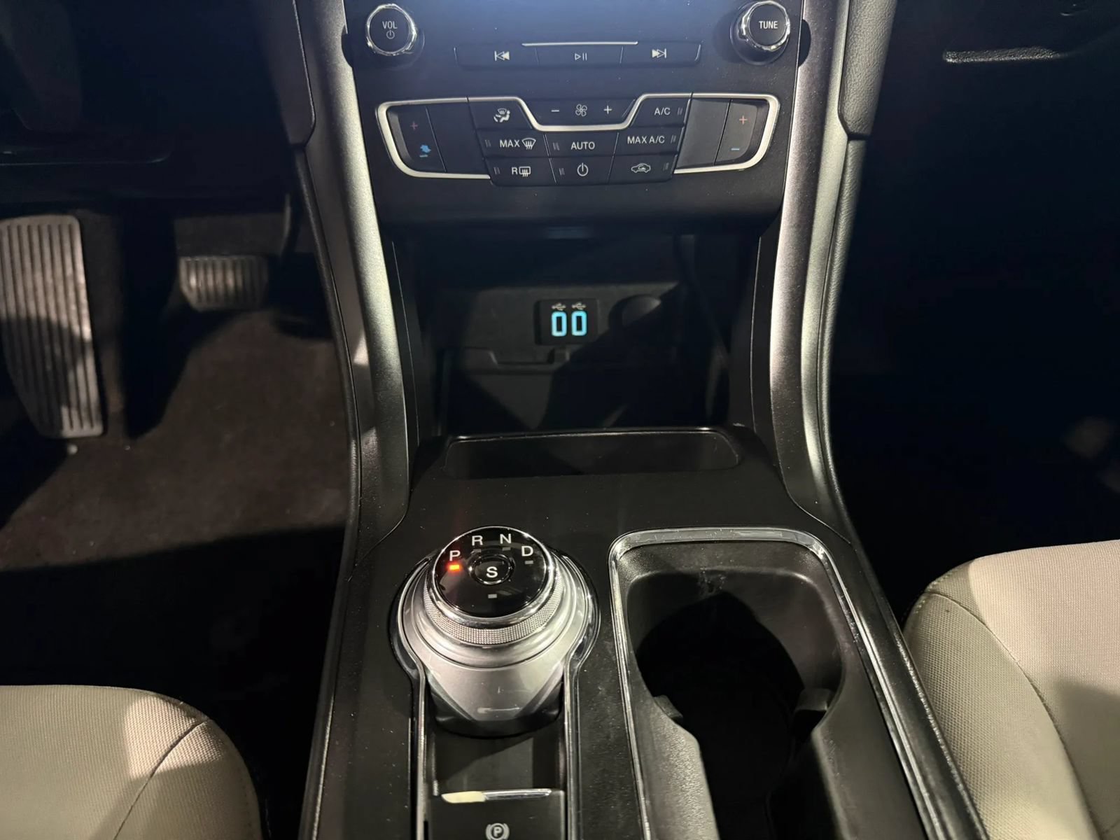 Used 2019 Ford Fusion SE w/ Equipment Group 151A FWD image 40