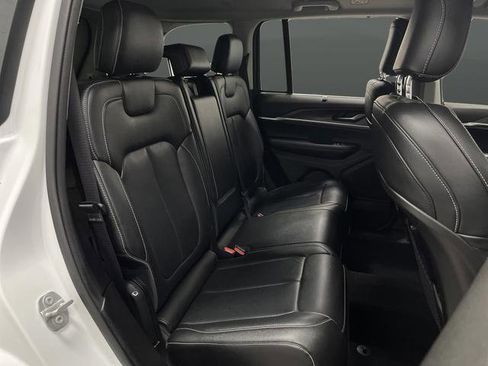 Used 2023 Jeep Grand Cherokee Limited w/ Luxury Tech Group II image 31