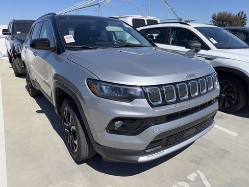 Used 2022 Jeep Compass Limited w/ Sun and Sound Group image 3