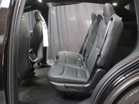 Used 2022 Tesla Model X image 39