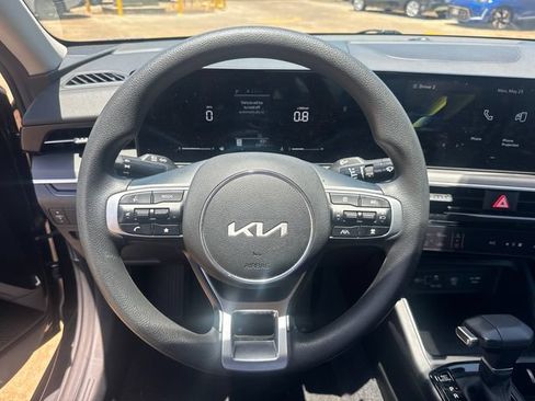 Used 2025 Kia K5 LXS FWD image 11