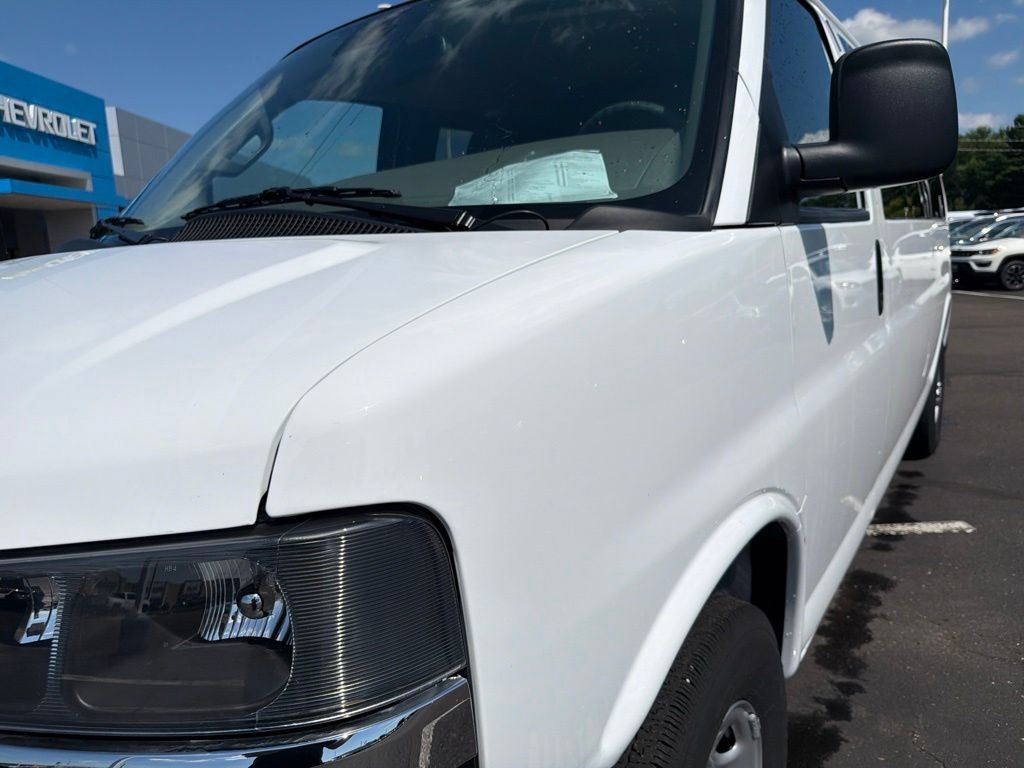 Used 2025 Chevrolet Express 3500 LT w/ LT Preferred Equipment Group RWD image 14