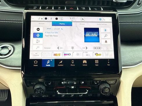 New 2025 Jeep Grand Cherokee L Limited w/ Luxury Tech Group II RWD image 17