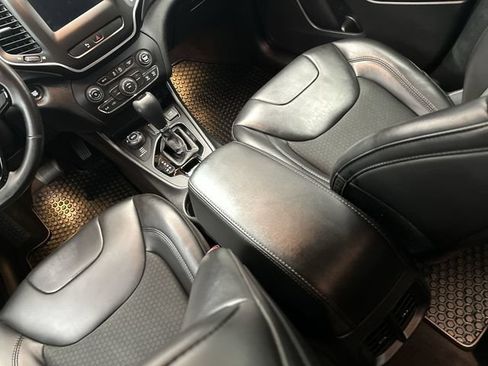 Used 2019 Jeep Cherokee Latitude Plus AWD/4WD image 25