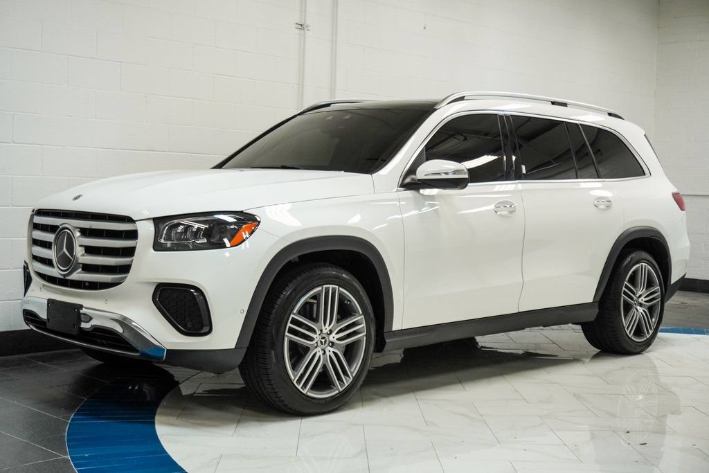 Used 2024 Mercedes-Benz GLS 450 4MATIC image 4