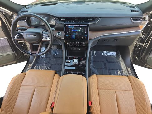 Used 2022 Jeep Grand Cherokee Summit w/ Advanced Protech Group IV AWD/4WD image 9