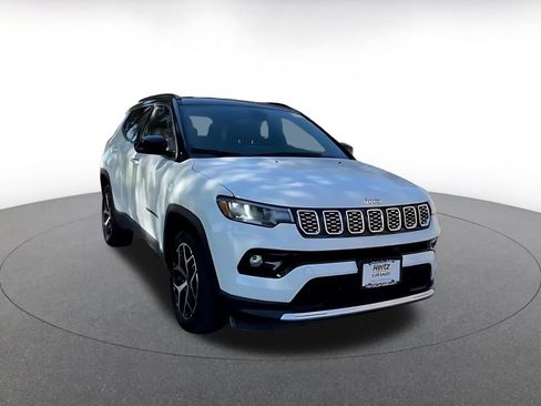 Used 2025 Jeep Compass Limited image 3