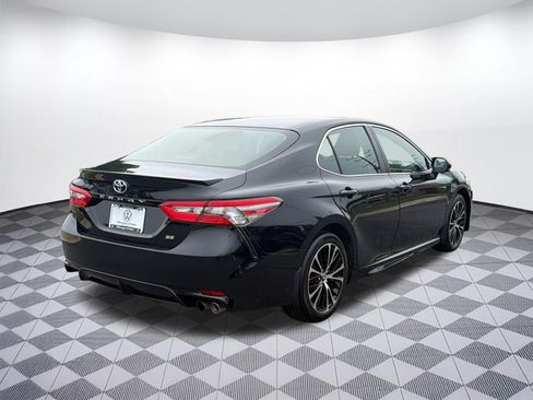 Used 2018 Toyota Camry SE FWD image 9