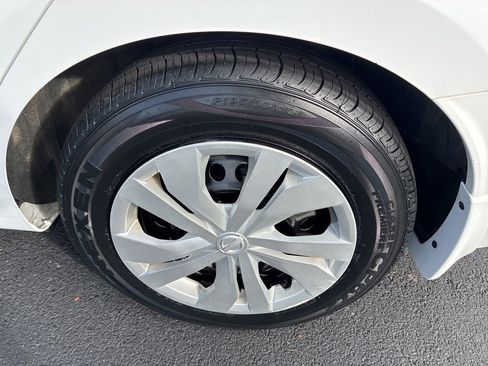 Used 2024 Nissan Versa S w/ Trunk Package image 21