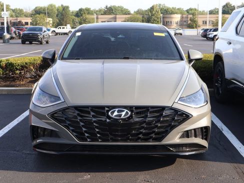 Used 2020 Hyundai Sonata Limited w/ Preferred Accessory Package FWD image 2