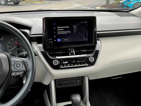 Used 2023 Toyota Corolla Cross L image 6