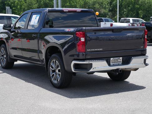 Used 2022 Chevrolet Silverado 1500 LT AWD/4WD image 5