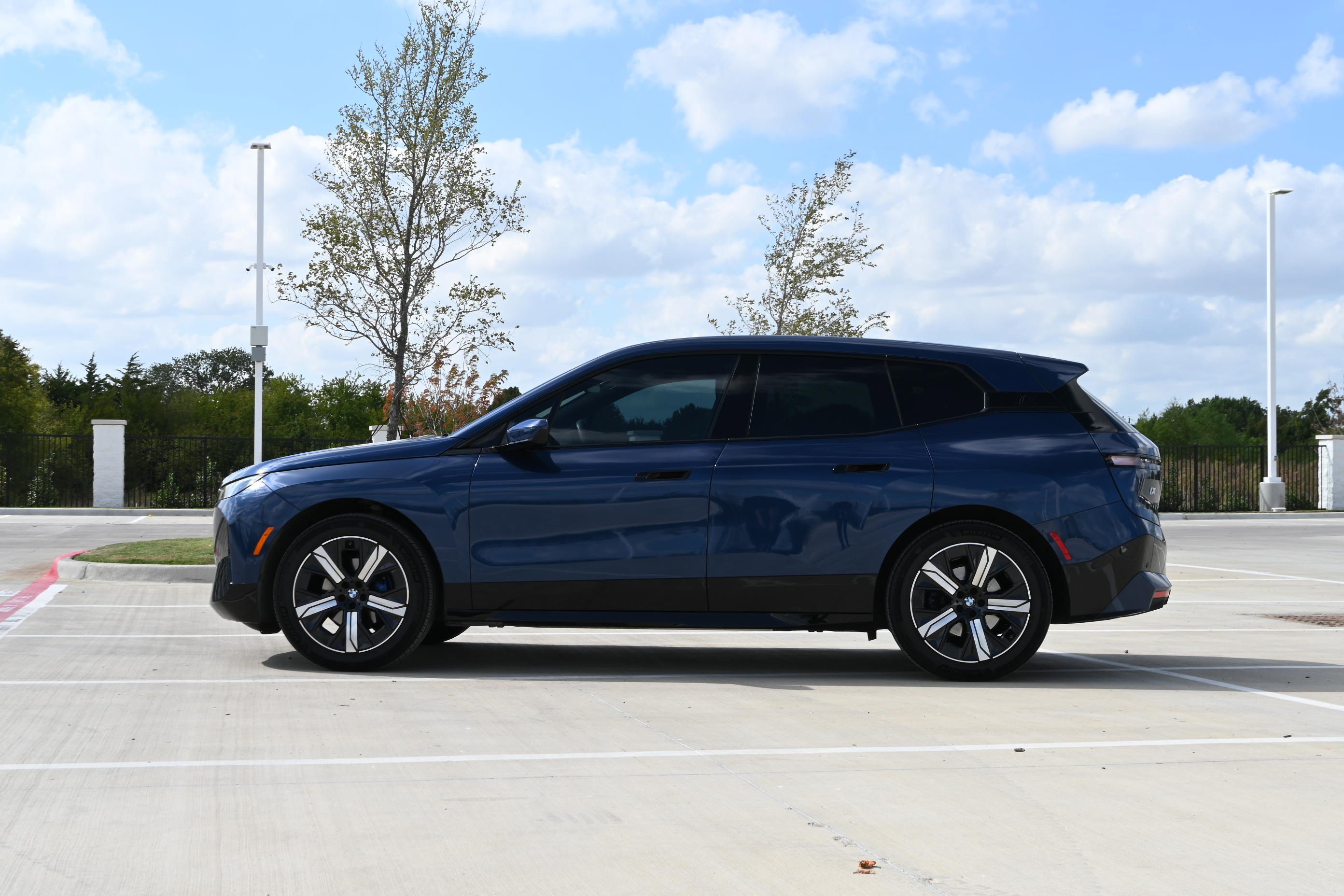 Certified 2023 BMW iX xDrive50 w/ Sport Package AWD/4WD image 6