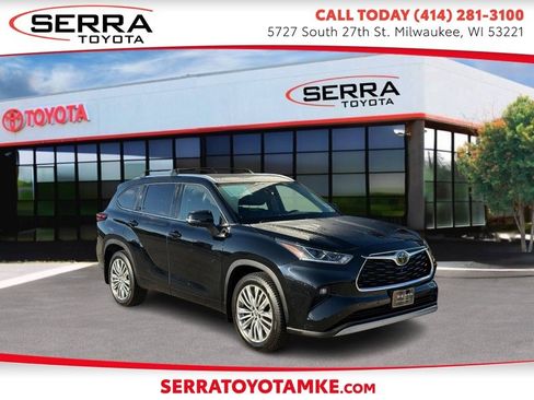Used 2023 Toyota Highlander Platinum image 1