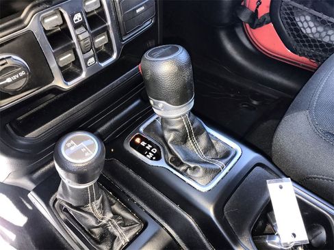 Used 2020 Jeep Gladiator Overland image 20