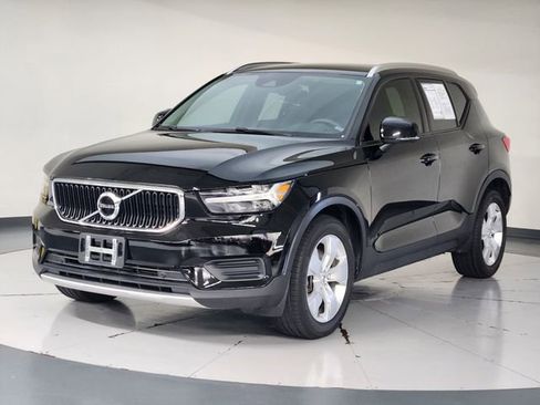 Used 2020 Volvo XC40 T4 Momentum FWD image 1