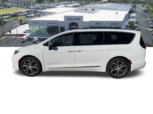 New 2026 Chrysler Pacifica Pinnacle image 8