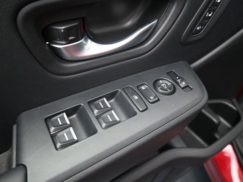 Used 2025 Honda Pilot Touring image 17
