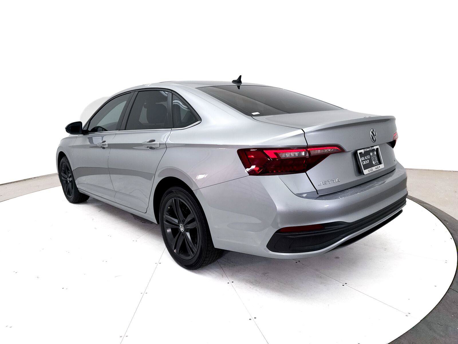 Used 2023 Volkswagen Jetta SE FWD image 15