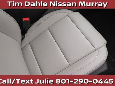 Used 2025 Nissan Murano SV AWD/4WD image 16