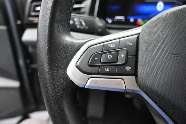 Used 2025 Volkswagen Jetta SE FWD image 17
