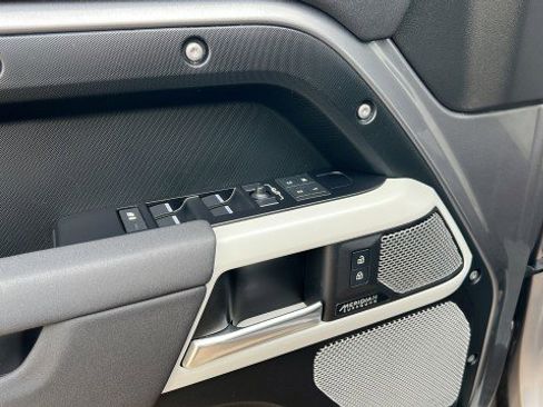 Used 2023 Land Rover Defender 130 X-Dynamic SE AWD/4WD image 23