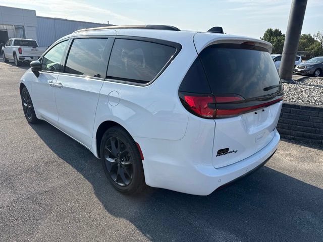 Used 2025 Chrysler Pacifica Limited FWD image 10