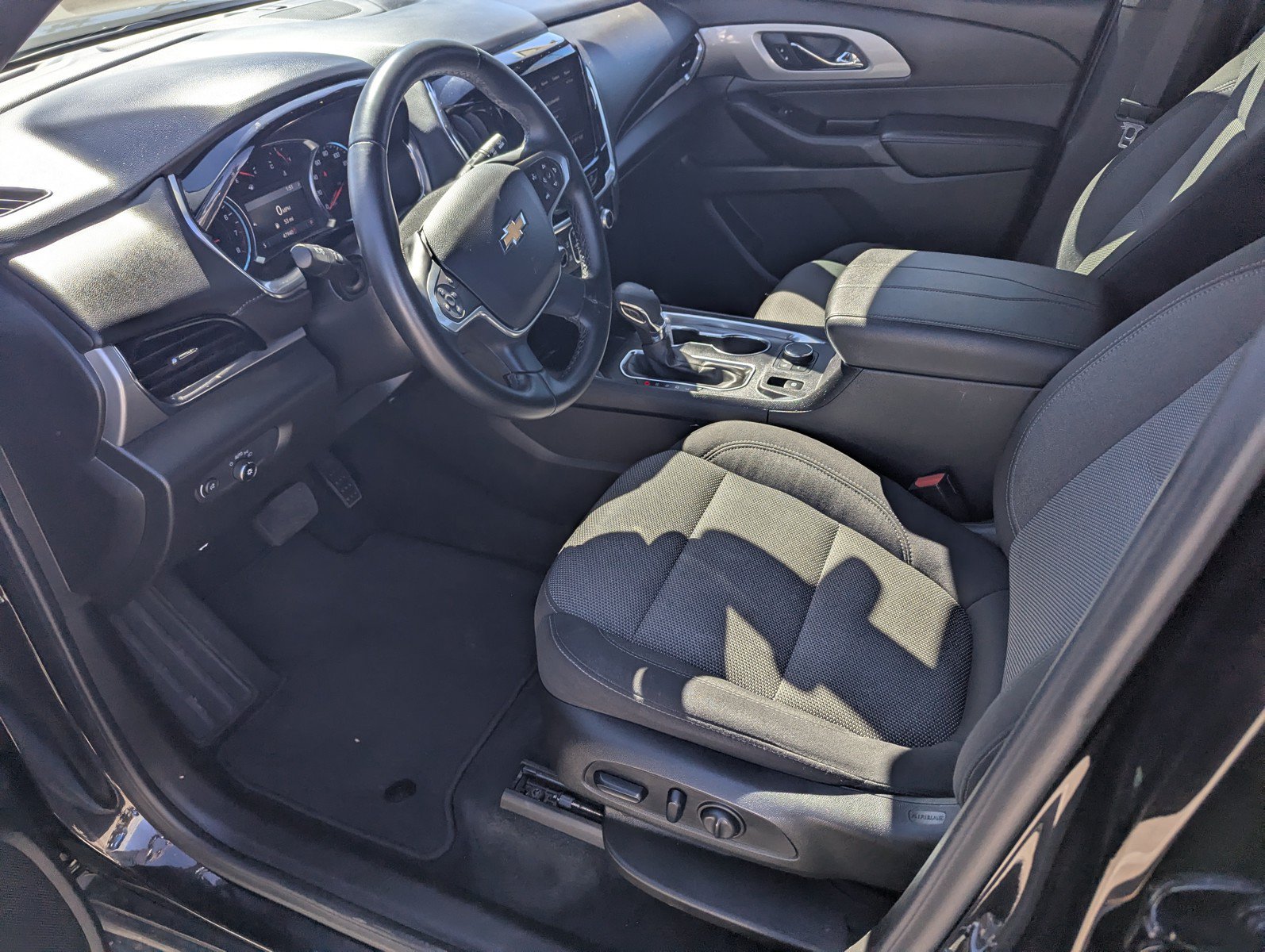 Used 2023 Chevrolet Traverse LT FWD image 10