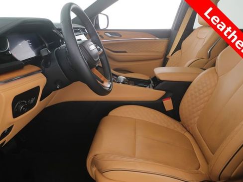 Used 2024 Jeep Grand Cherokee Summit image 16