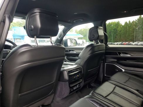 Used 2024 Jeep Wagoneer L Series II w/ Flexible Seating Group RWD image 11