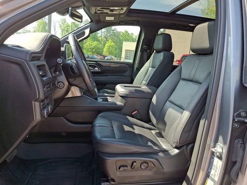 Used 2022 Chevrolet Suburban RST w/ Sport Performance Package AWD/4WD image 13