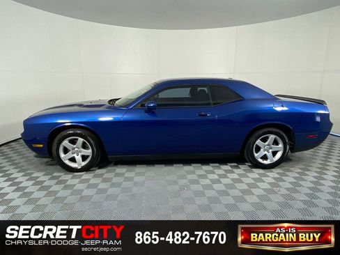 Used 2010 Dodge Challenger SE RWD image 4