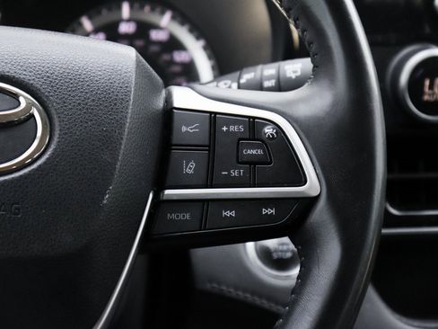 Used 2022 Toyota Highlander LE image 23