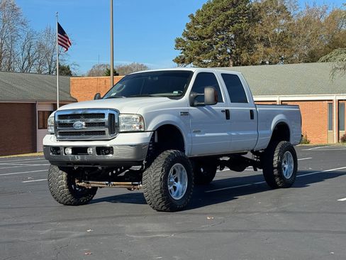 Used 2006 Ford F350 Lariat image 1