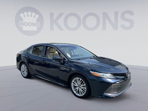 Used 2018 Toyota Camry XLE FWD image 10