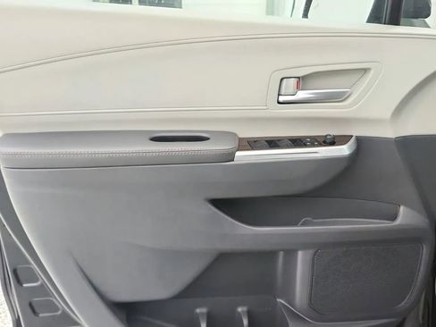 Used 2024 Toyota Sienna XLE image 27