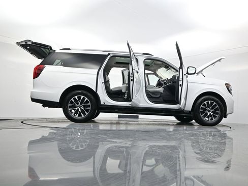 Certified 2025 Ford Expedition Max Platinum image 62