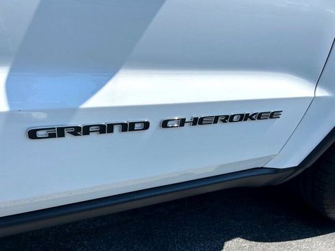 Used 2019 Jeep Grand Cherokee Limited image 37