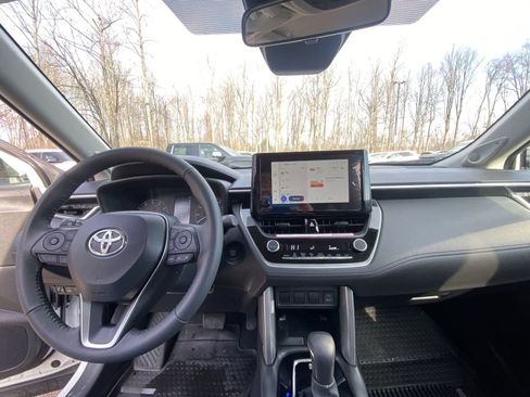 Certified 2024 Toyota Corolla Cross LE image 25