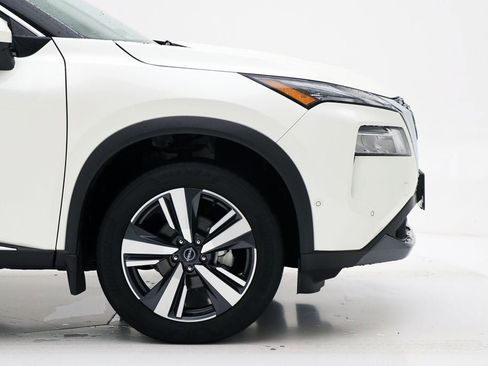 Used 2023 Nissan Rogue SL w/ SL Premium Package image 3