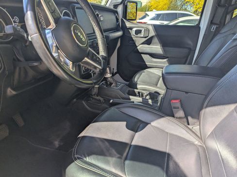 Used 2020 Jeep Wrangler Unlimited Sahara image 8