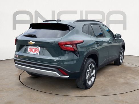 Used 2025 Chevrolet Trax LT FWD image 14