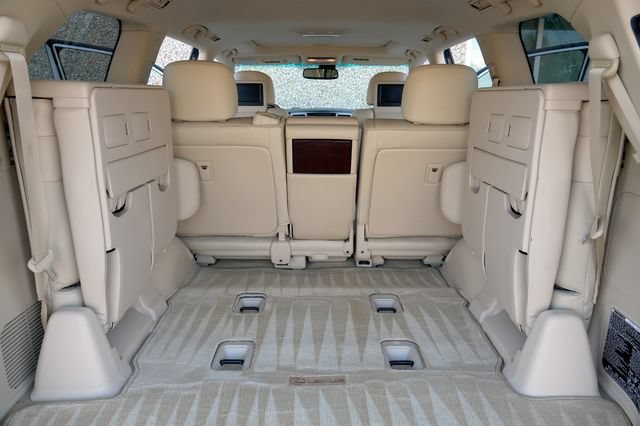Used 2013 Lexus LX 570 4WD w/ Luxury Pkg w/Pre-crash image 46