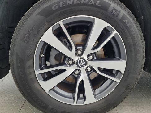 Used 2018 Toyota RAV4 XLE image 31