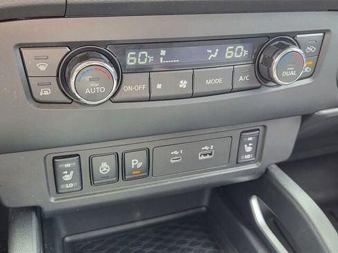 Used 2022 Nissan Frontier SV image 18