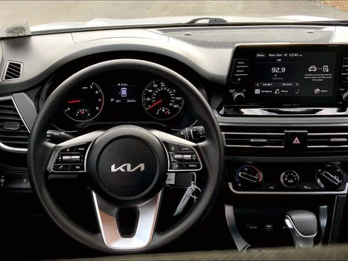 Used 2023 Kia Seltos LX AWD/4WD image 5